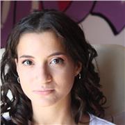 Neoavvocato impartisce lezioni di diritto a studenti di scuole e università